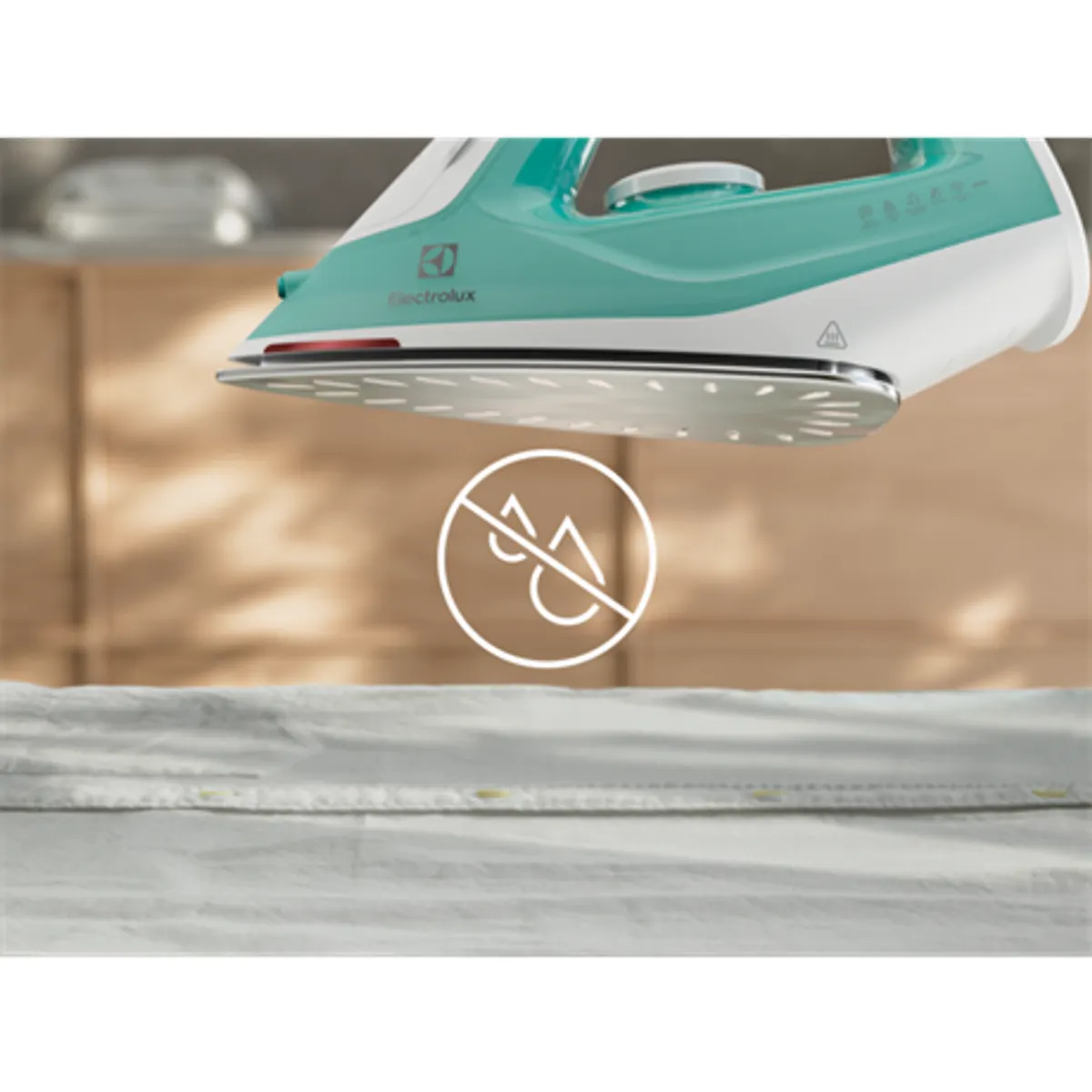 Electrolux E5SI2-2AM Care 500 vasaló Beépített vízkőtlenítő, Függőleges gőz, Csepegésgátló, Gőzkibocsátás 26 g perc, Teljesítmény 2200 W #3