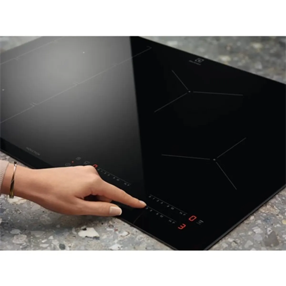 Electrolux EIS82441 SenseBoil beépíthető indukciós főzőlap 4 zónás 2300-3200W 210mm 240mm Hob2Hood #2