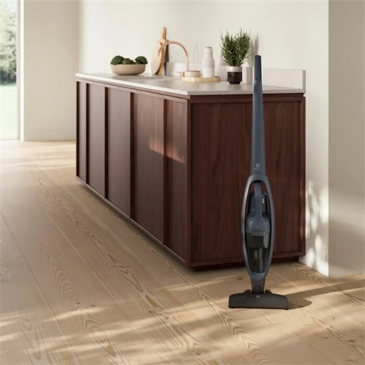 Electrolux ES31C183DB PowerPro 18V Li-Ion 2000mAh, 27W, 45 perc alacsony, 13 perc magas, töltés 4,5 óra, por-tartály 0,3 L #3