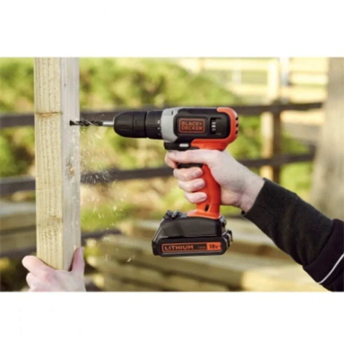 Black and Decker BCD001C1-QW akkumulátoros fúró-csavarozó 18V Li-Ion 1,5Ah 10 mm gyorsbefogású tokmány 37 Nm LED #2