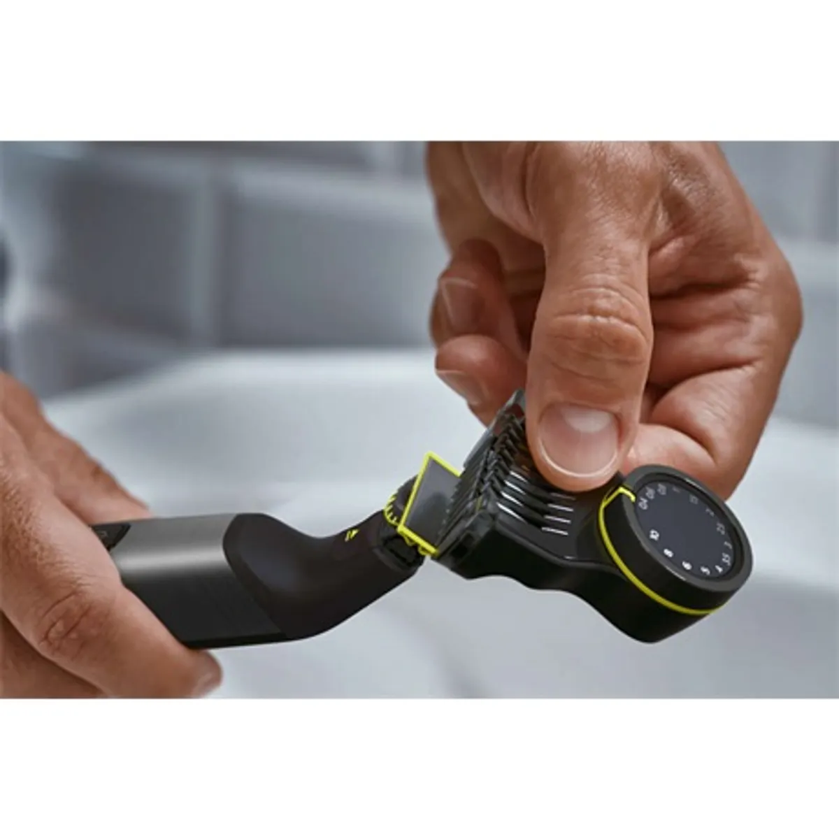 Philips QP6551/30 OneBlade Pro 360 arc és test hibrid borotva #8