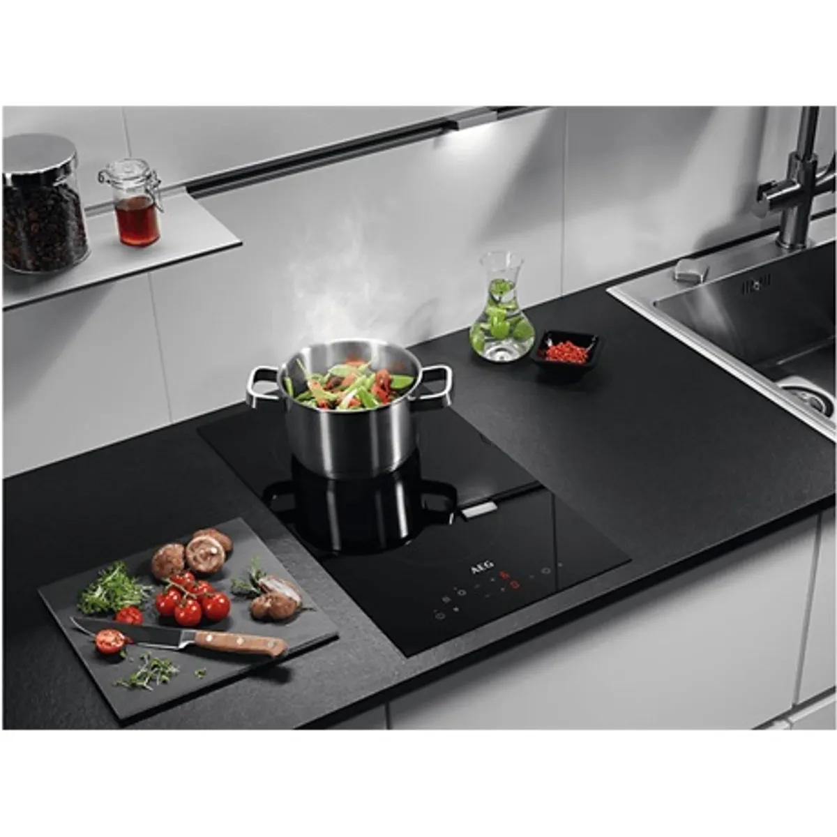 Aeg HRB32310CB Dominó üvegkerámia érintővezérlés elöl középen 3 lépés maradékhő kijelzés fekete 290x520mm #4