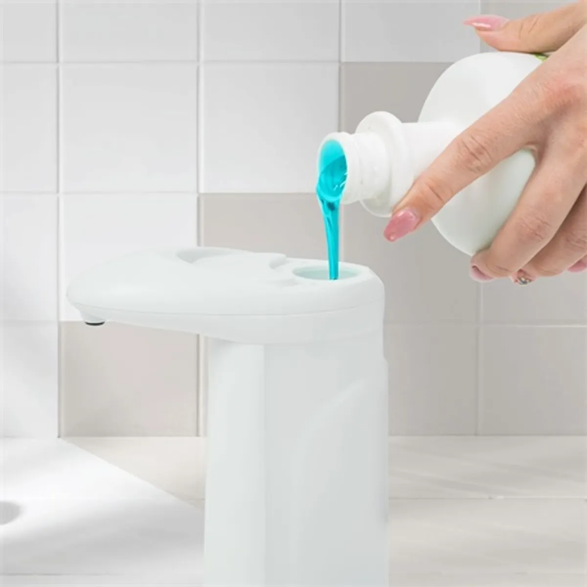 Vog und Arths 51121A szappanadagoló szenzoros 360 ml fehér IP44 4xAAA álló kompatibilis folyékony szappannal #3