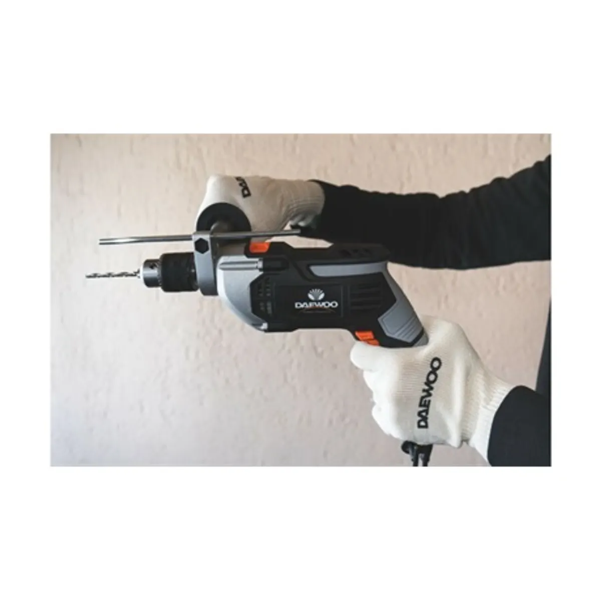 Daewoo DAID950Y Ütvefúró 950W 220-240V 50Hz 0-3000/min 0-48000/min Betonban 16mm Fémben 13mm Fa 25mm 13mm tokmánykulcs #5