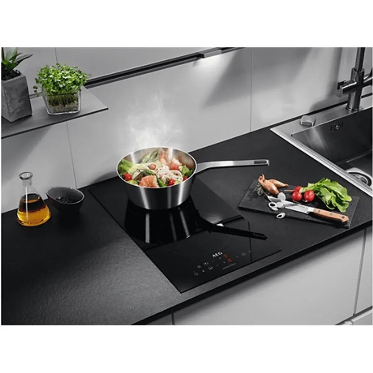 Aeg IKB32300CB beépíthető dominó indukciós 1800-2500W zóna 180mm, booster, érintővezérlés, gyerekzár, időzítő, 3 lépéses maradékhő kijelzés #4