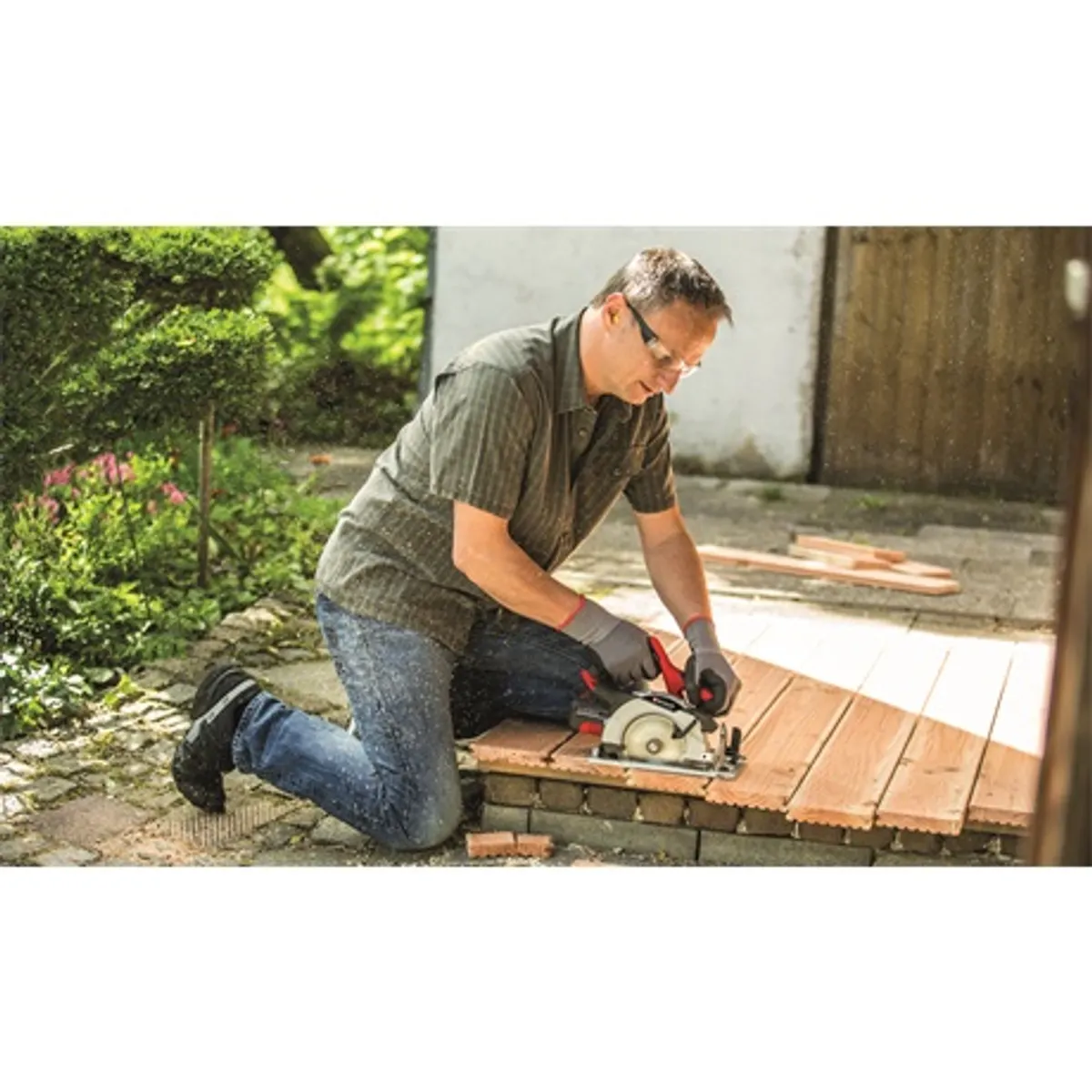 Einhell TE-CS 18/165-1 LI - SOLO Akkumulátoros kézi körfűrész 165 mm, 4200 min-1, LED világítás, porelszívó, szerszám nélküli beállítás #5