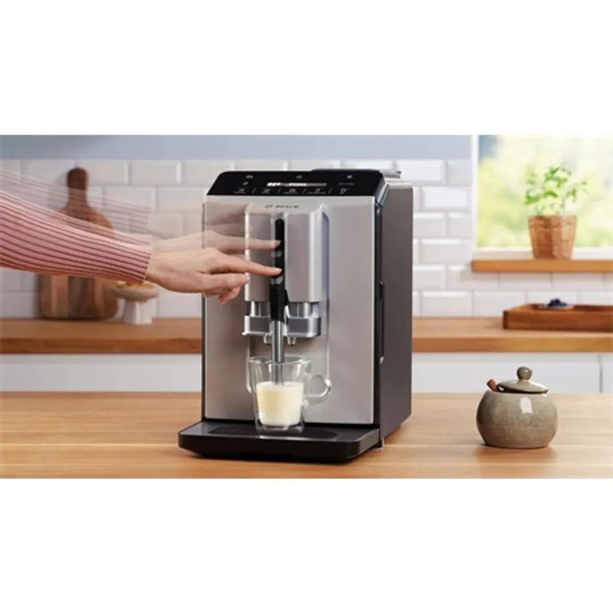 Bosch TIE20301 VeroCafe kerámia őrlő OneTouch 5 program tejhabosító LCD kijelző állítható kávéfolyó 15 bar víztartály 1,4 l #2