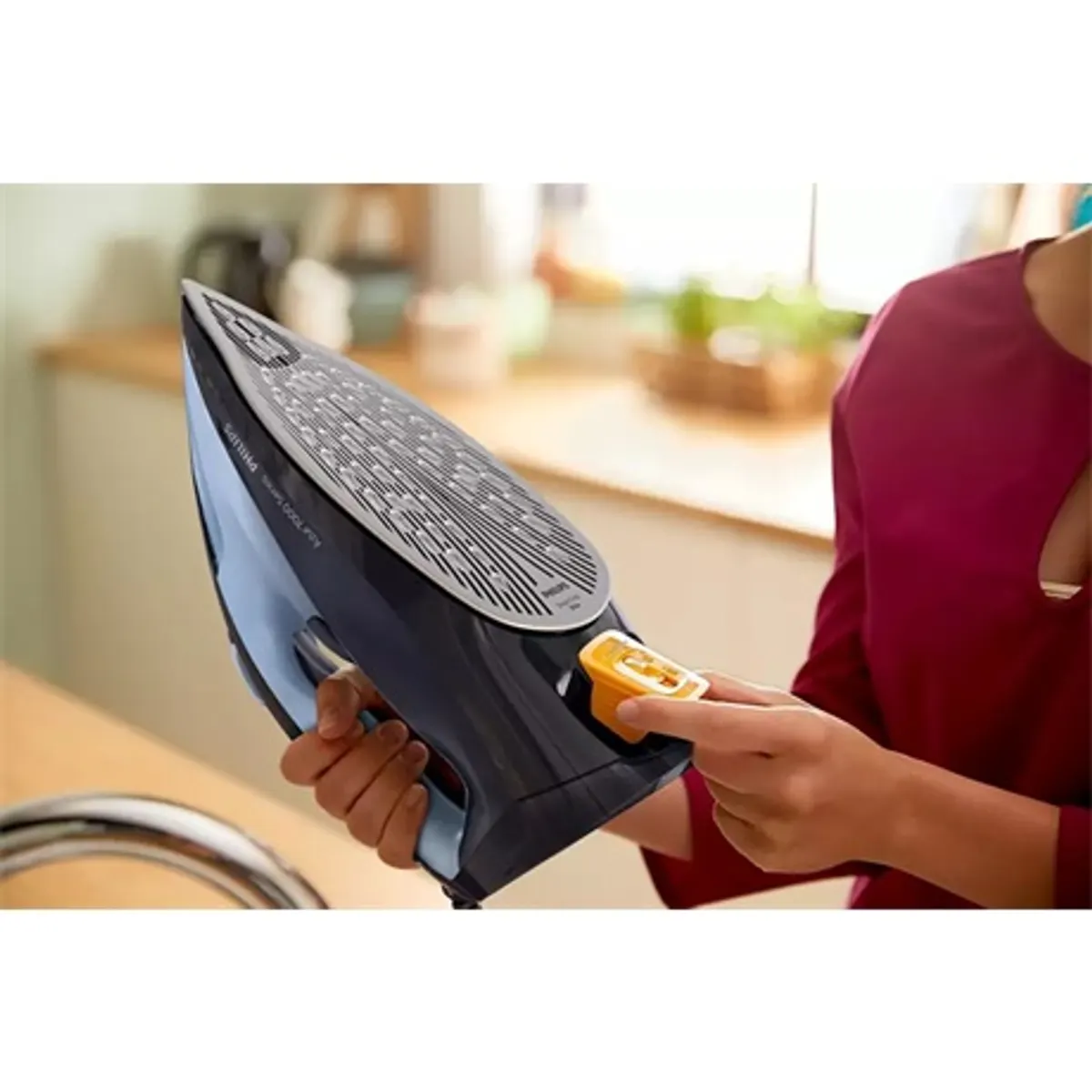 Philips DST7041/20 Azur 7000 gőzölős vasaló 2800W 50 g per perc 300 ml víztartály cseppzáró automatikus kikapcsolás #4