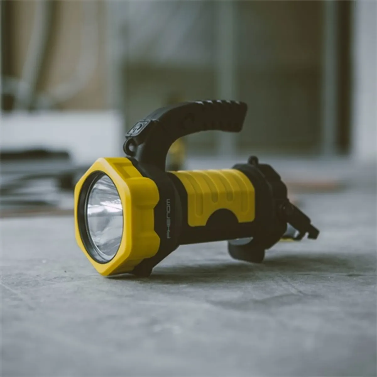 Phenom 18636 LED szerelőlámpa COB Soft-Touch borítás ergonikus 360 fokos fogantyú több mint 10 mód 172 mm hossz 3xAA #4