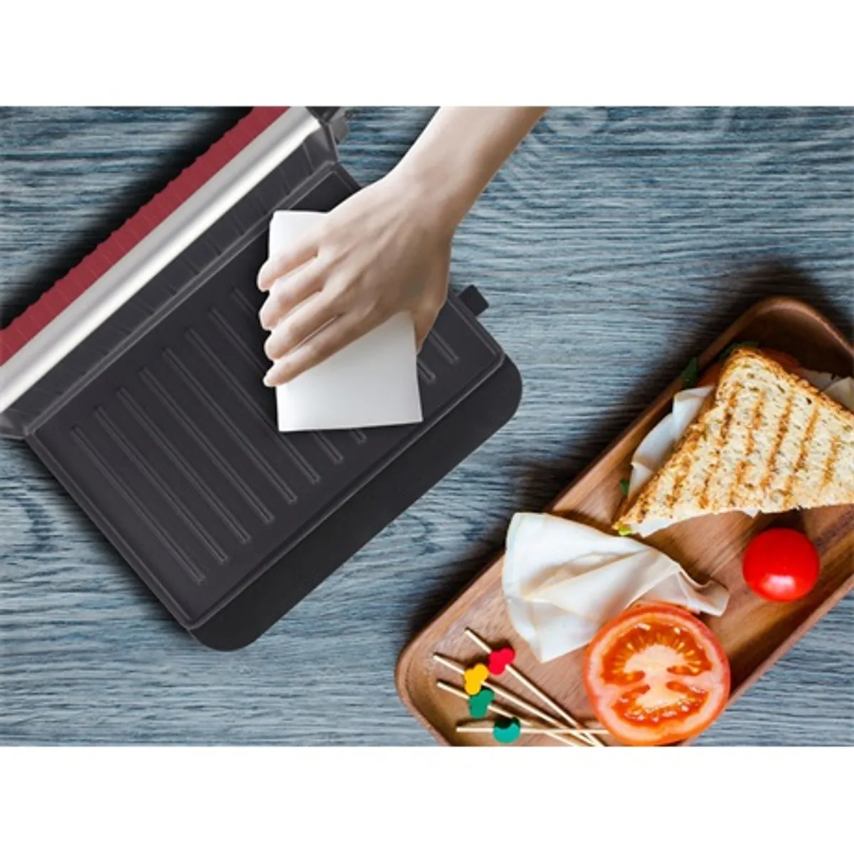 Beper P101TOS002 panini sütő piros 850 W grilllapok tapadásmentes bevonattal működési lámpával csúszásmentes lábak méretei 29,4x10,40x25 cm #7