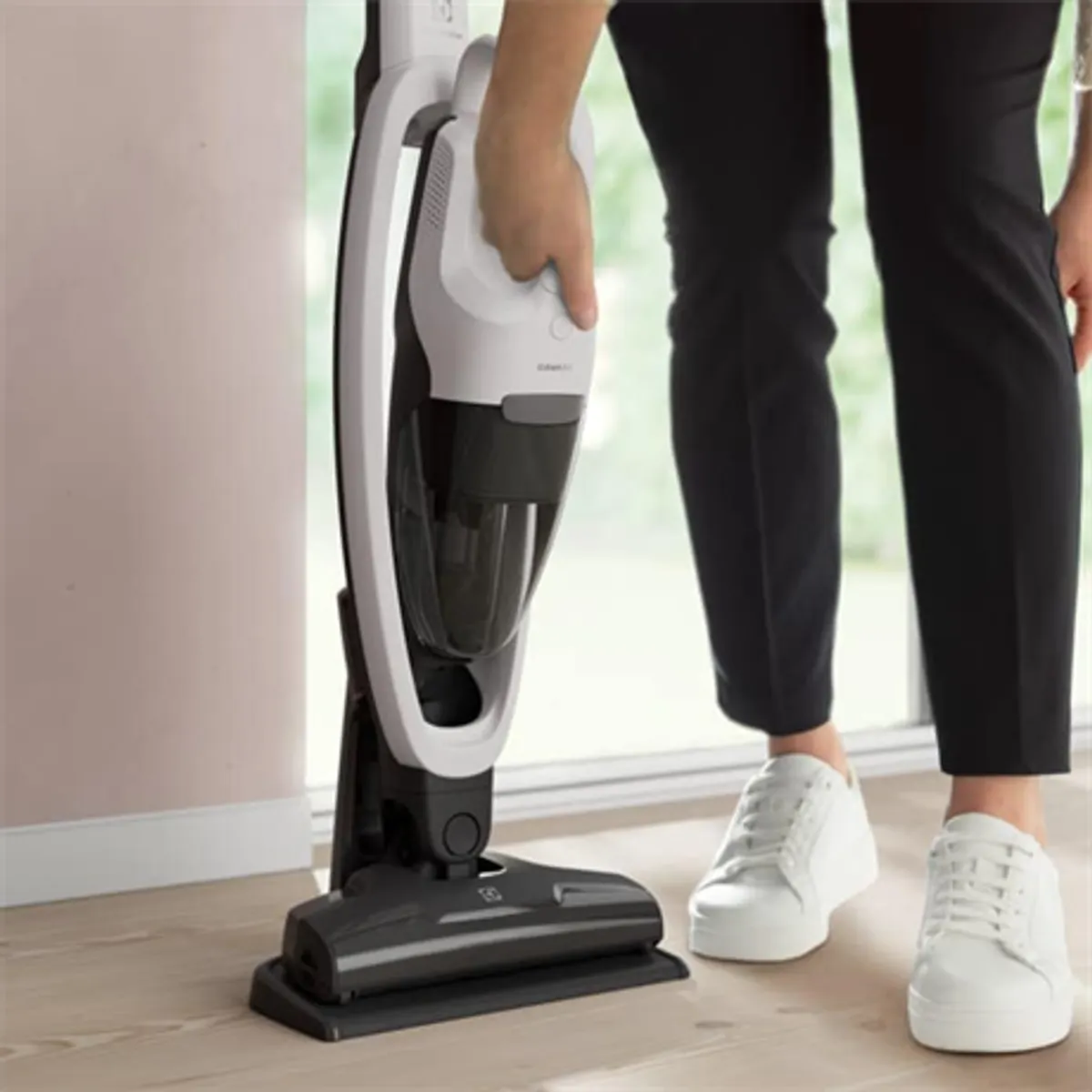 Electrolux ES31CB18SH vezeték nélküli álló porszívó PowerPro minden padlóhoz LiIon akkumulátor 2000 mAh 45 perc #5