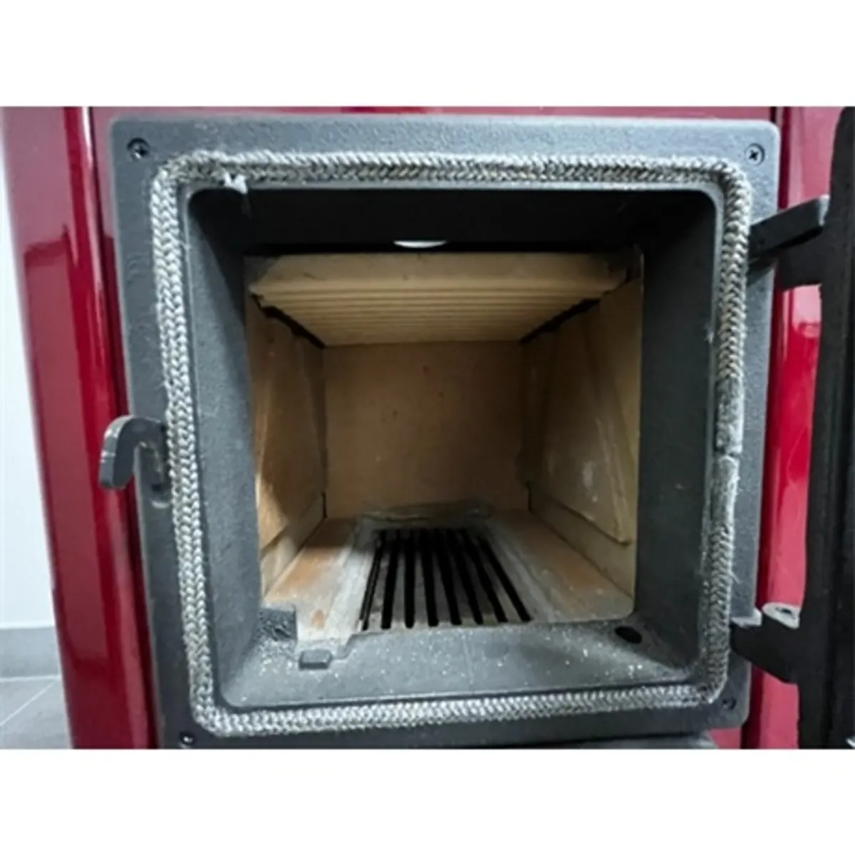 Warnex HAPPY kályha 6 kW 120 mm füstcső 40x72x40 cm vörös fekete fa és széntüzelésre #4