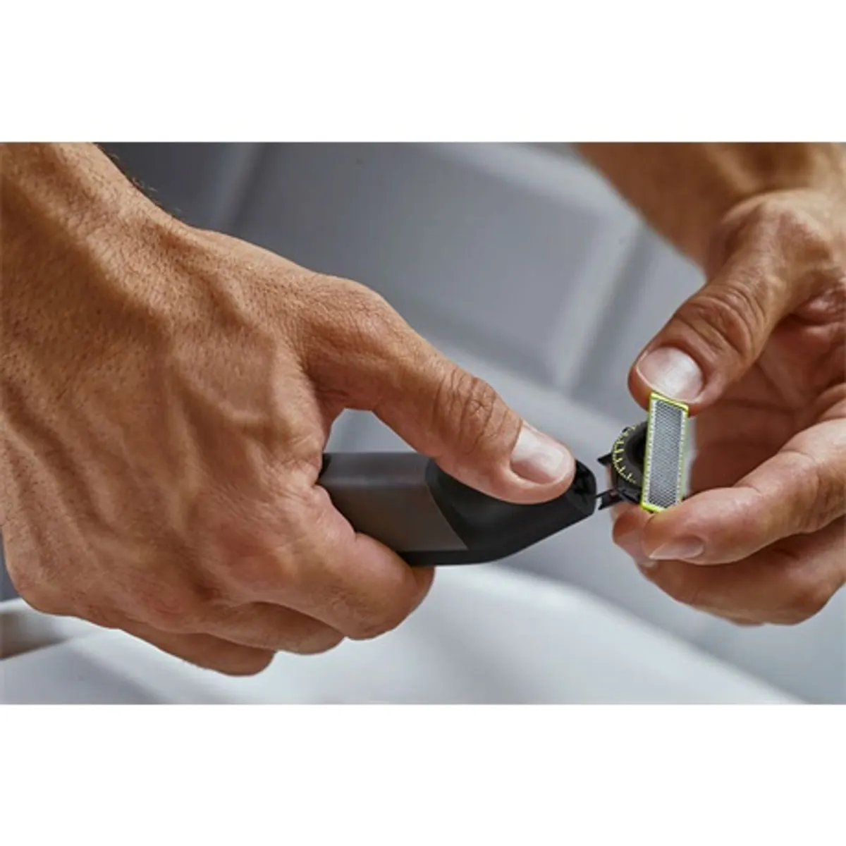 Philips QP6551/30 OneBlade Pro 360 arc és test hibrid borotva #6