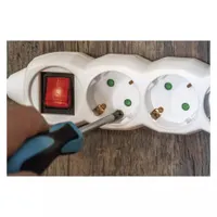 Emos P1622 Elosztó 6 aljzat schuko 2 m kapcsoló fehér 250 volt 10 amper 2300 watt 1 mm2 vezeték #4